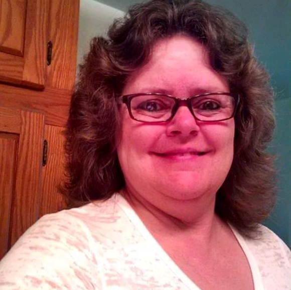 Profile Picture of Linda Molesworth (@lnmoles) on Poshmark
