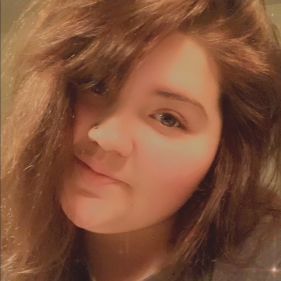 Profile Picture of Hannah Deboom (@xohan13) on Poshmark