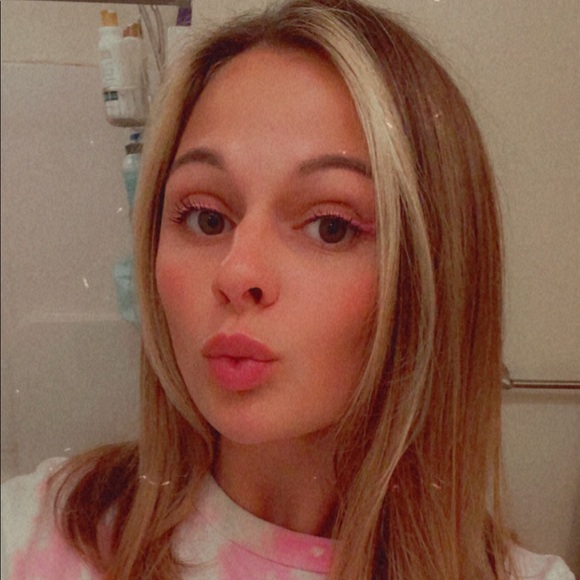 Profile Picture of Emily Kershaw (@emilykershaw78) on Poshmark