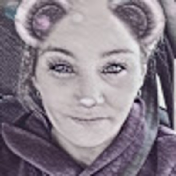 Samantha Fidler - Poshmark Profile Picture of Samantha Fidler (@lilsammie9912) on Poshmark