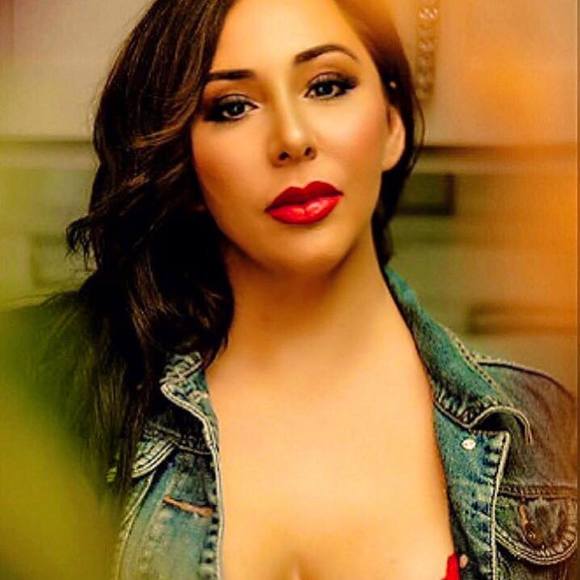 Profile Picture of Veronica Howell (@vhowell76) on Poshmark