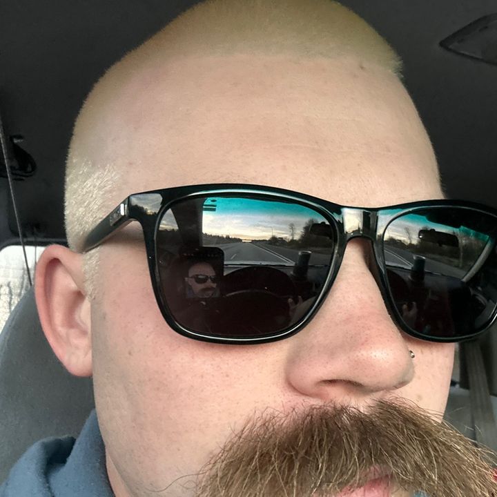 Profile Picture of Derek (@derekuhn) on Tiktok