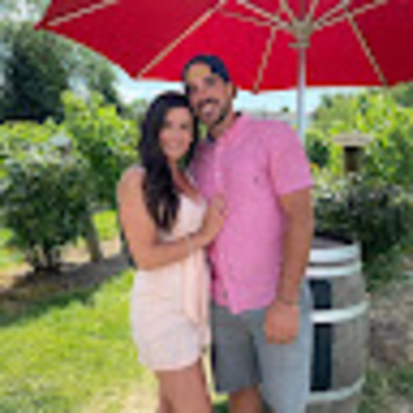 Profile Picture of Joel & marissa Beare (@marissabeare) on Poshmark