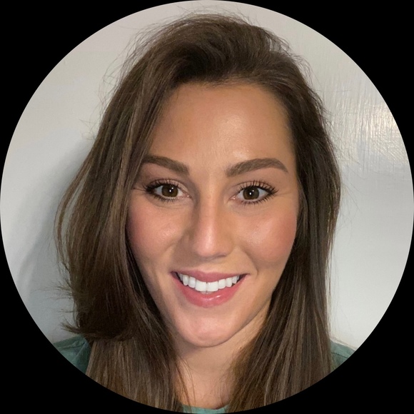 Profile Picture of Ashley Sandefur (@alang9593) on Poshmark