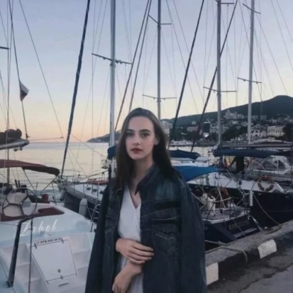 Profile Picture of Kimberly Tyler (@zoranoviamx) on Poshmark