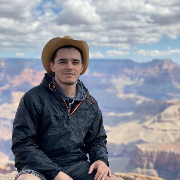 Profile Picture of Engin Kocabas (@enginkcbs) on Poshmark