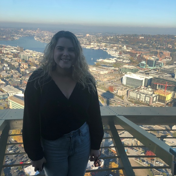 Profile Picture of Emily Bradseth (@ebradseth52) on Poshmark