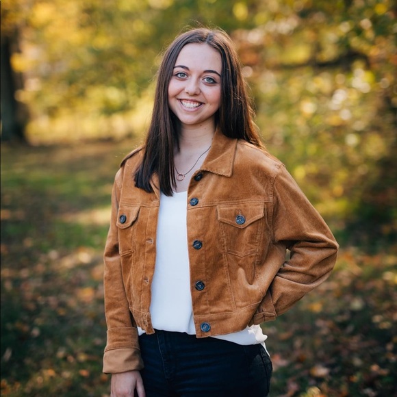 Profile Picture of Alora Scholes (@alorascholes) on Poshmark