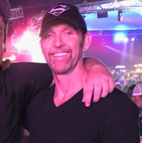 Profile Picture of Joe Ray (@joe9488319) on Poshmark