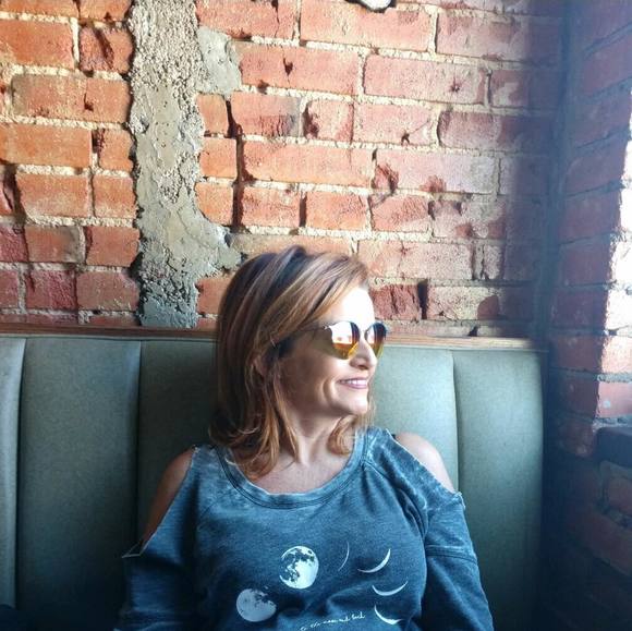 Profile Picture of Tammy Moore (@tmooretam) on Poshmark