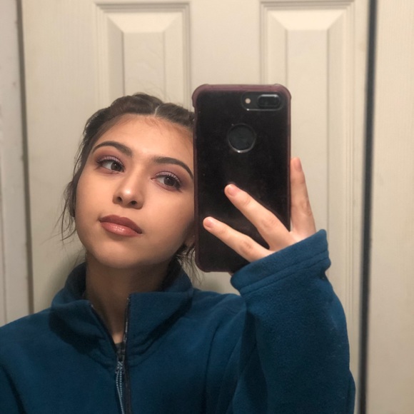 Alexia Hernandez - Poshmark Profile Picture of Alexia Hernandez (@alexiaaarango01) on Poshmark