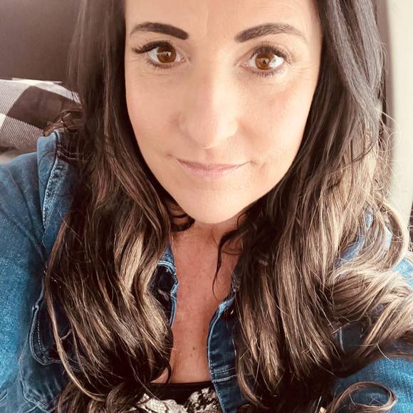 Profile Picture of Carly Mueller (@carlym16) on Poshmark