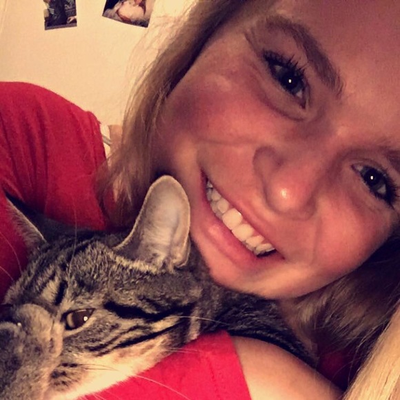 Profile Picture of Tori Hankins (@thankins14) on Poshmark