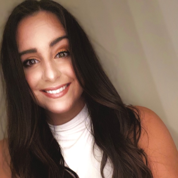 Profile Picture of Alicia Birchler (@aliciabirchler) on Poshmark