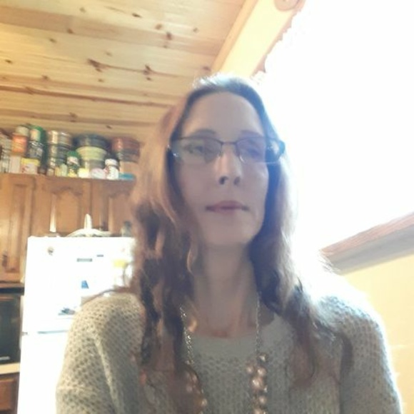 Profile Picture of April Keith (@aprilkeith1996) on Poshmark