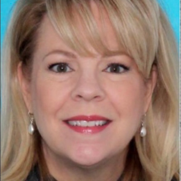 Profile Picture of Tracy Shollmier (@txbxs) on Poshmark