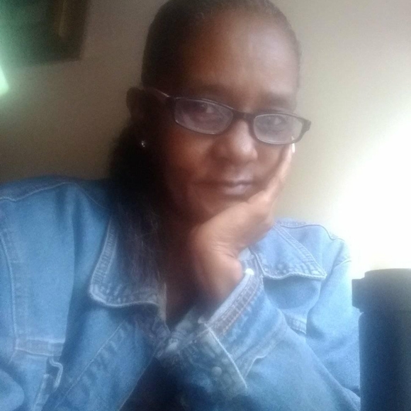 Profile Picture of Johnyce Dixon (@johnycedixon) on Poshmark