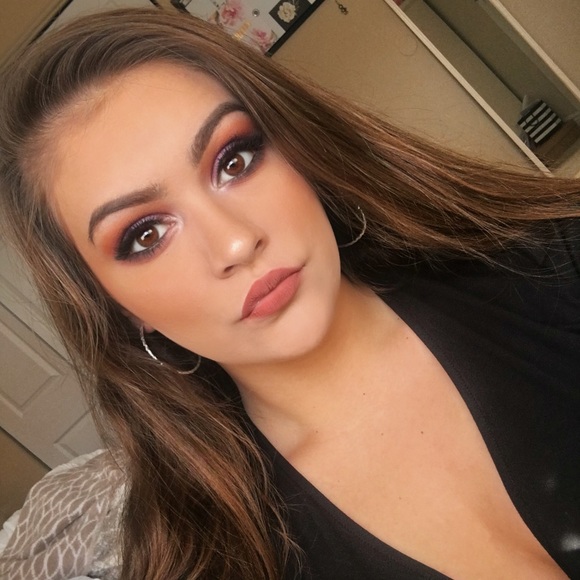 Profile Picture of Gabby Pascalli (@gabbypascalli) on Poshmark