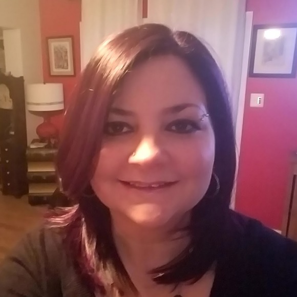 Profile Picture of Jennifer Heiserman (@jennheiserman) on Poshmark