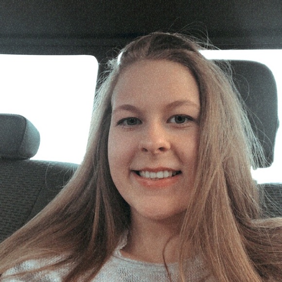 Profile Picture of Lauren Ellenz (@laurenellenz) on Poshmark