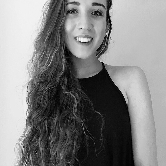 Lindsay Caplan - Poshmark Profile Picture of Lindsay Caplan (@lindsayycaplan) on Poshmark