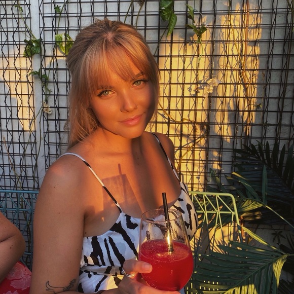 Profile Picture of Hailey Meyer (@haileyymeyer) on Poshmark