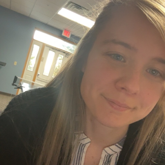 Profile Picture of Trisha Wright (@trishawright795) on Poshmark