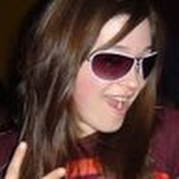 Profile Picture of Alysia Jines (@alysiajines) on Poshmark