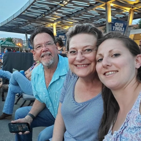 Profile Picture of Diana Chesnokova (@lovingmom8h7hj9) on Poshmark