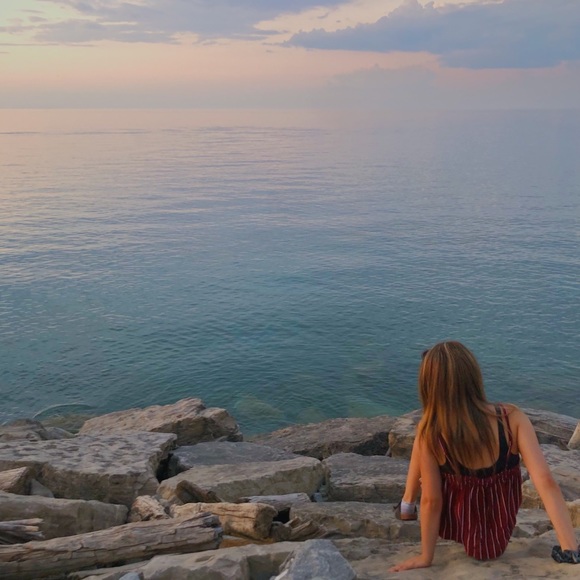 Profile Picture of Victoria Savino (@vicsav2422) on Poshmark