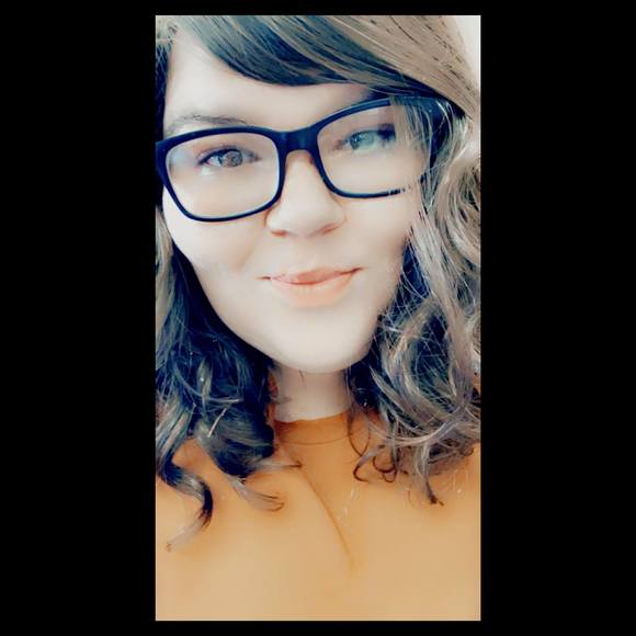 Profile Picture of Amanda Mccain (@amandamac95) on Poshmark