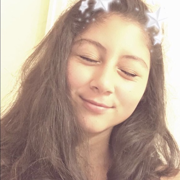 Profile Picture of Maya Maya (@mpayansilva) on Poshmark