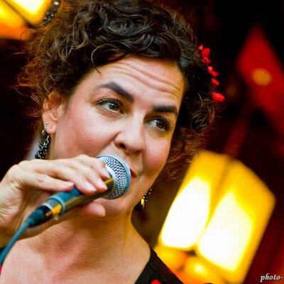 Deanna Knight - Twitter Profile Picture of Deanna Knight (@DtheSinger) on Twitter