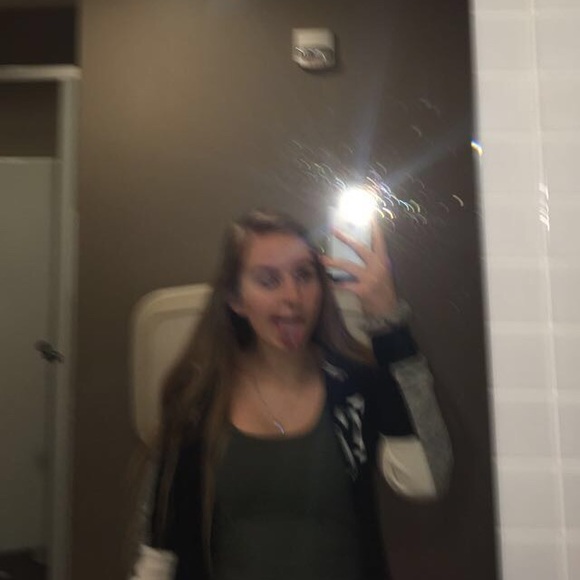 Profile Picture of Julienne Brown (@julienne_brown) on Poshmark