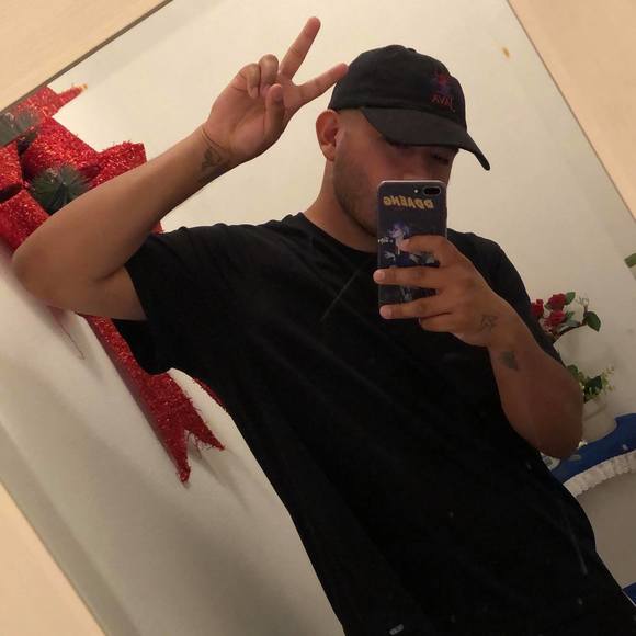 Profile Picture of Yeo Yeo (@jeo1926) on Poshmark