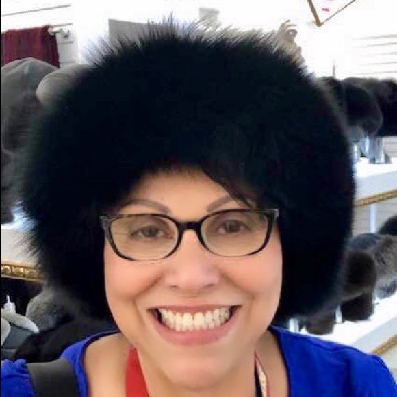 Profile Picture of Rose Harper (@roseharper236) on Poshmark