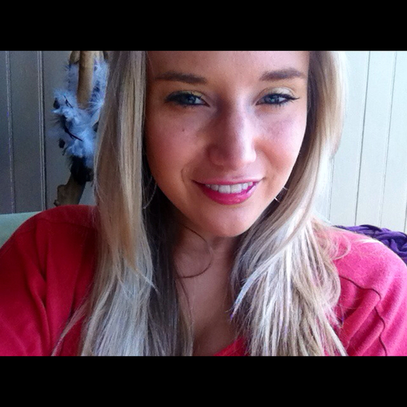 Profile Picture of Anna Roberds (@aroberds91) on Poshmark