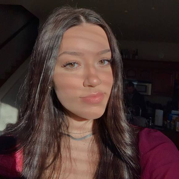 Profile Picture of Rebecca Phares (@becca1633) on Poshmark