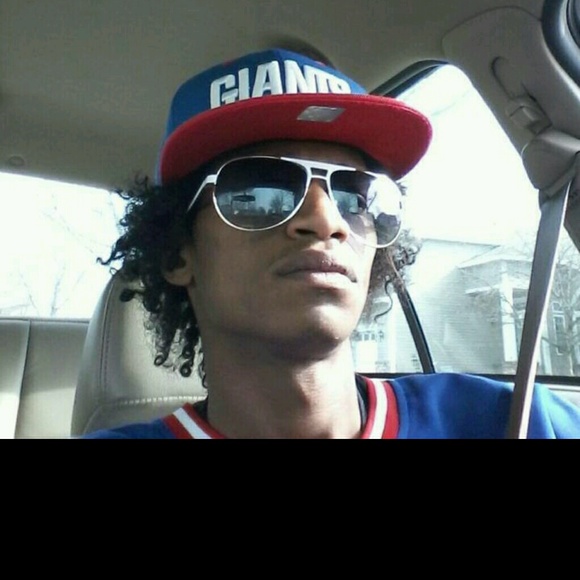 Profile Picture of Darnell Hurd (@darnellh30) on Poshmark