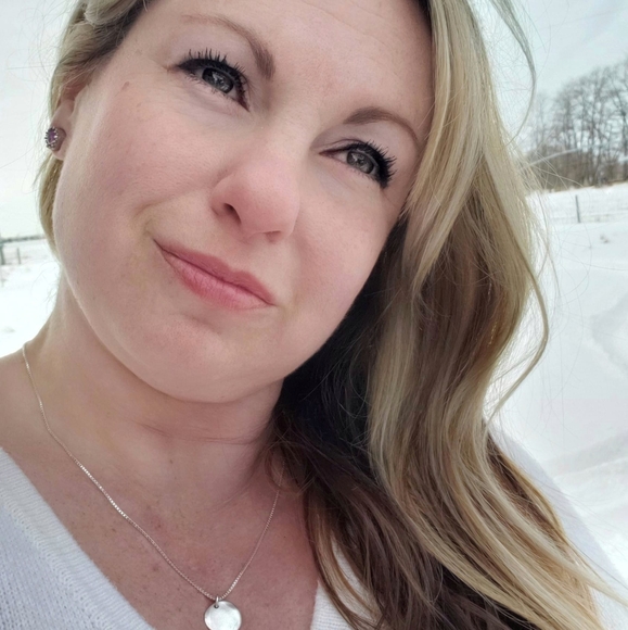 Profile Picture of Heather Hynes (@heather_hynes) on Poshmark