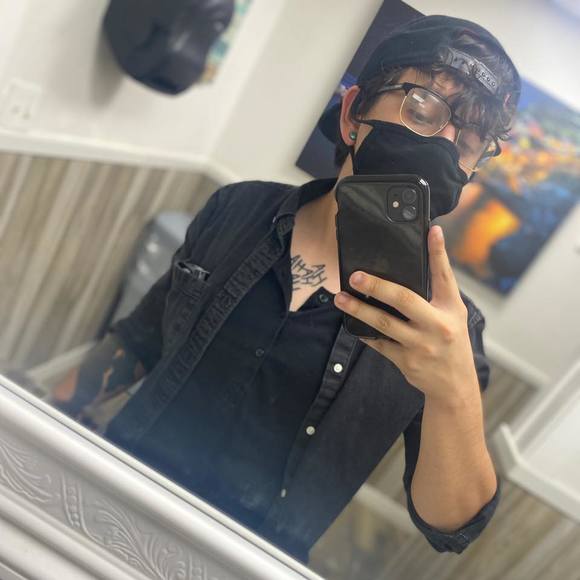 Profile Picture of Alejandro Diaz (@alejandrodia672) on Poshmark