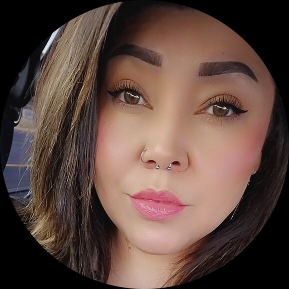 Profile Picture of Delia Romero (@deliarom) on Poshmark