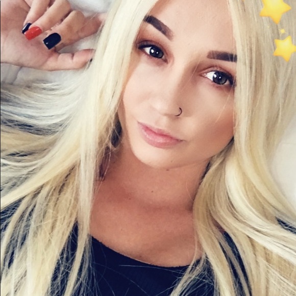 Profile Picture of Amber Mcvay (@ambermcvay6) on Poshmark