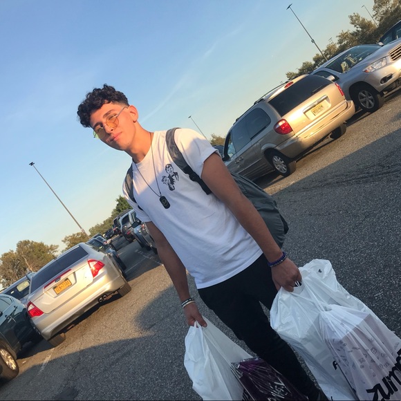 Profile Picture of Nicolas Ramirez (@nicorami) on Poshmark