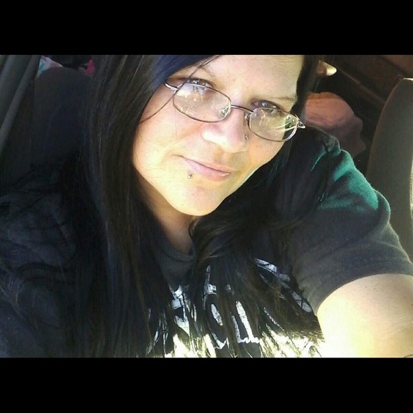 Profile Picture of Sharon Bagwell (@shaybabe84) on Poshmark
