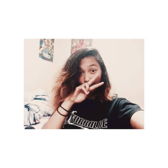 Profile Picture of Larrieze Santiago (@lafs28r5) on Poshmark