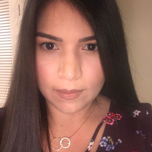 Profile Picture of Daniela Bernal (@danielabernalf) on Poshmark