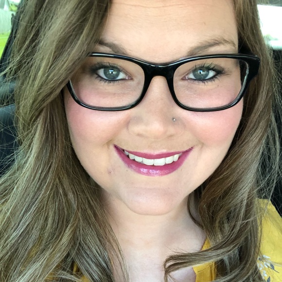 Profile Picture of Amanda Moody (@amoody107) on Poshmark