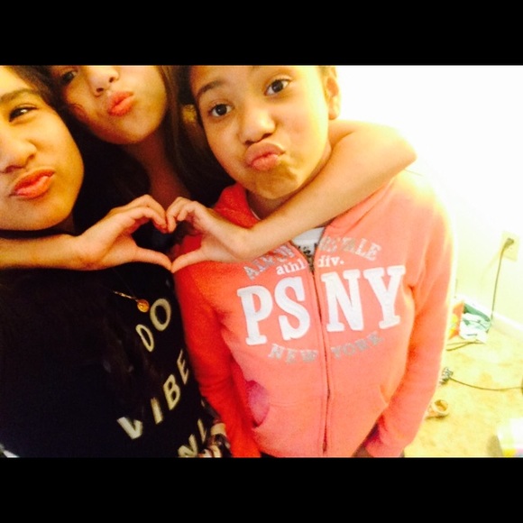 Profile Picture of Kaitlyn Ramirez (@kaitlyn_04) on Poshmark