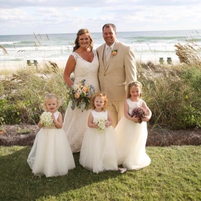 Profile Picture of Lindsay Burkes Smith (@lindsay_burkes) on Twitter